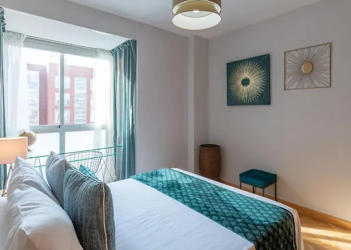 Vivienda Con Zona De Trabajo, Piscina Y Parking