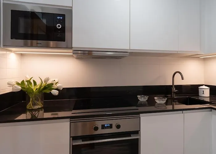 Vivienda Con Zona De Trabajo, Piscina Y Parking