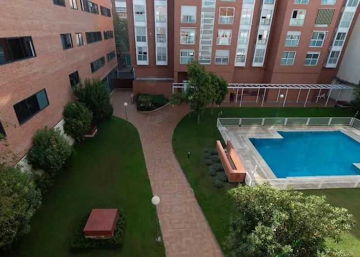 Vivienda Con Zona De Trabajo, Piscina Y Parking
